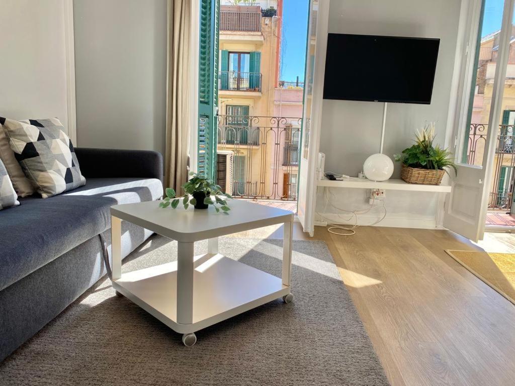 2 Bdr Eixample Apartment — Photos 1