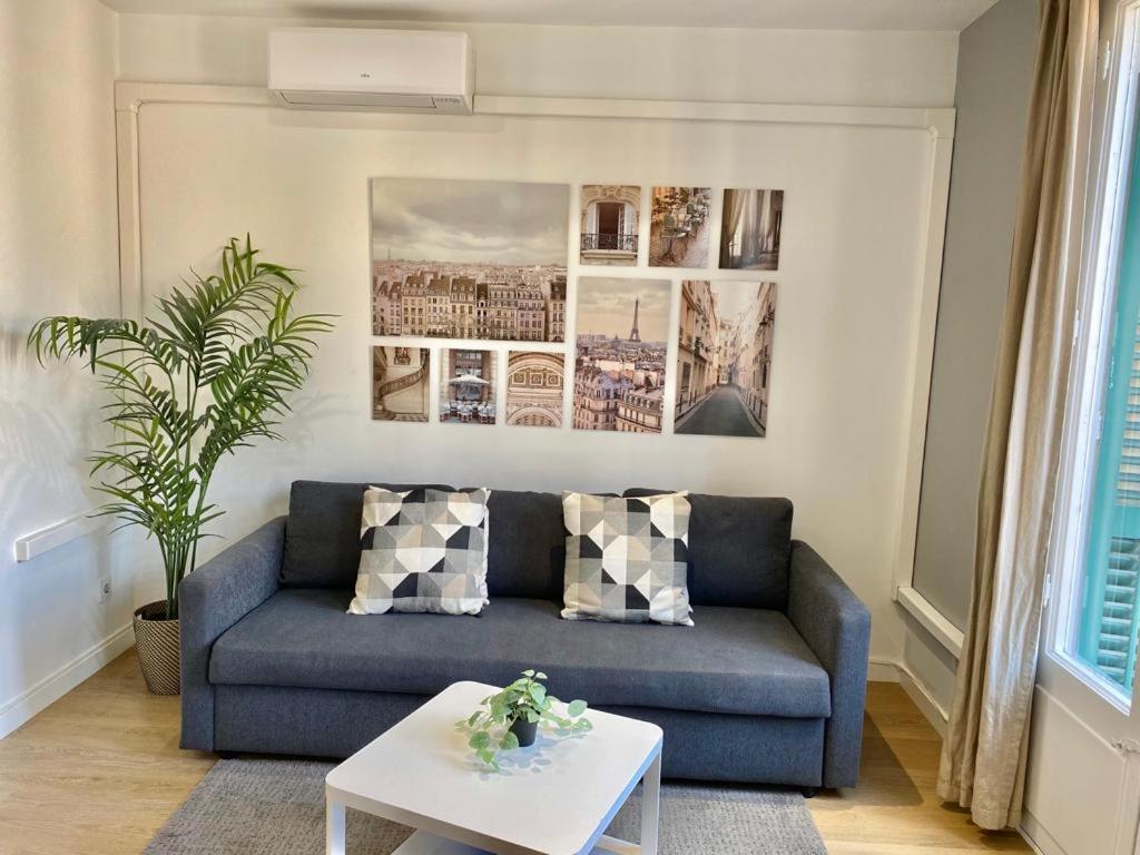 2 Bdr Eixample Apartment, Barcelona